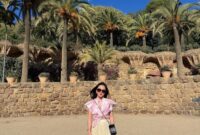 1765127307050-potret-shandy-aulia-liburan-di-barcelona-spanyol-1765093681034