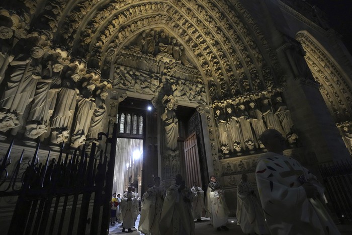 1765256890379-katedral-notre-dame-paris-kembali-dibuka-pasca-kebakaran-2019-5