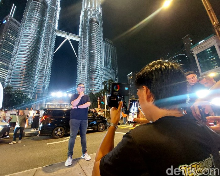 1765256952376-menara-kembar-petronas-kuala-lumpur-1765178643622