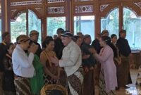 1765256959356-sinuhun-pb-xiv-purbaya-mengukuhkan-penasihat-dan-staf-khusus-raja-minggu-7122025-1765099826416_169