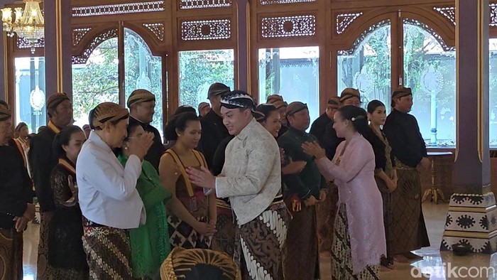 1765256959356-sinuhun-pb-xiv-purbaya-mengukuhkan-penasihat-dan-staf-khusus-raja-minggu-7122025-1765099826416_169