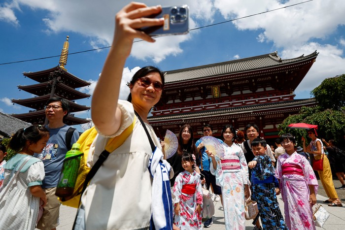1765343247903-mengunjungi-sensoji-temple-kuil-paling-ramai-di-tokyo-3