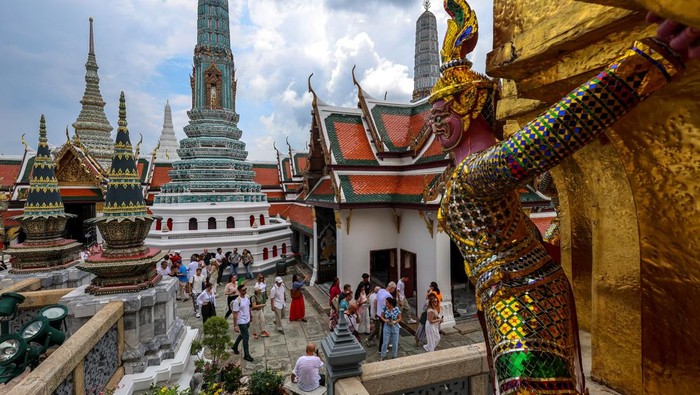 1765472809447-menyusuri-megahnya-grand-palace-bangkok-1749645467767_169