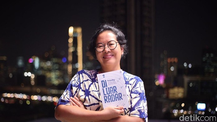 1765516064184-trinity-ngobrol-tips-menulis-perjalanan-di-kantor-detikcom-1765361927961_169