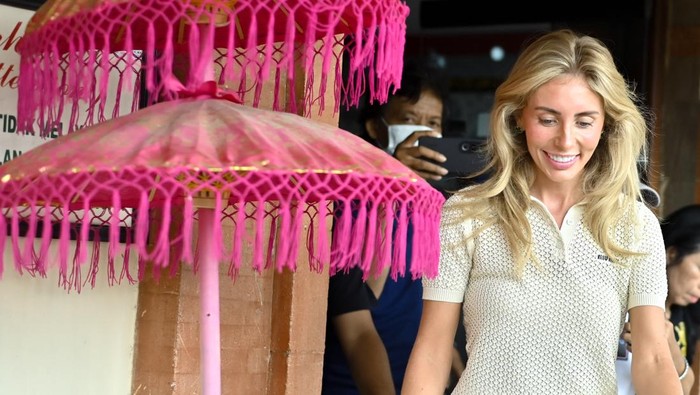 1765602396813-aktris-film-dewasa-bonnie-blue-didenda-rp200-ribu-usai-langgar-lalin-saat-bikin-konten-1765526778452_169