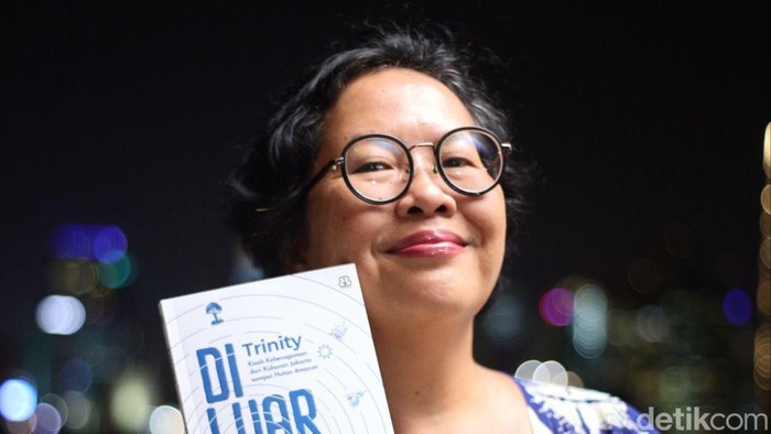 1765624003271-trinity-ngobrol-tips-menulis-perjalanan-di-kantor-detikcom-1765361928066_169