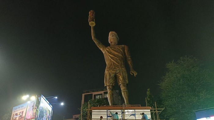 1765688839971-lionel-messi-ke-india-lionel-messi-patung-messi-patung-lionel-messi-india-kolkata-1765560499873_169