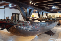 1765710457180-perahu-cadik-papua-di-museum-kehabarian-jakarta-utara-1765694354244_169