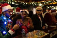 1765710460740-santacon-kembali-digelar-new-york-diselimuti-nuansa-natal-1765676894663_169