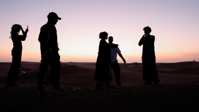 1765775518566-perkemahan-gurun-samawah-pesona-alam-irak-jadi-daya-tarik-wisata-1765709013603_169