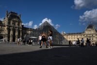 1765796817563-berkunjung-ke-museum-paling-laris-di-paris