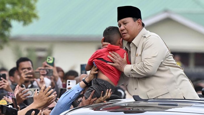 1765818602571-presiden-prabowo-meninjau-lokasi-banjir-di-aceh-tamian-aceh-tengah-bener-meriah-jumat-12122025-1765551863868_169