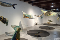 1765883206893-pameran-jaring-bekas-ghost-net-awakening-the-drifting-giants-di-museum-bahari-jakarta-utara-1765877987002_169