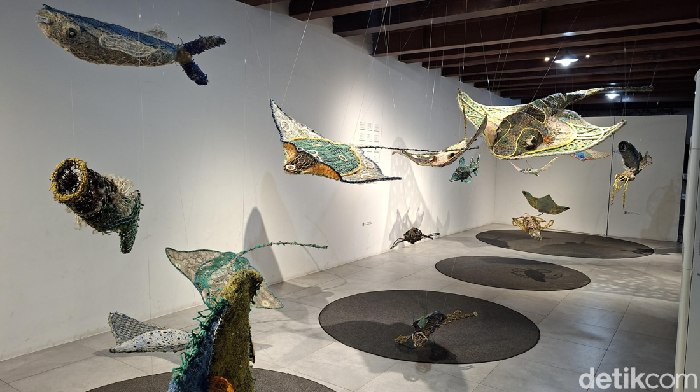 1765883206893-pameran-jaring-bekas-ghost-net-awakening-the-drifting-giants-di-museum-bahari-jakarta-utara-1765877987002_169