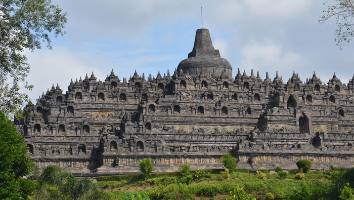 1765883211210-candi-borobudur-1752054296933_169