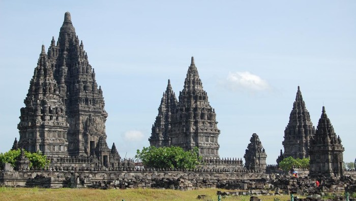 1765883216269-candi-prambanan-1749794333067_169