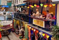 1765883217790-hanoi-larang-wisata-ngopi-di-tepi-rel-kereta-api-karena-berbahaya-1741755727100_169