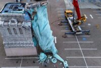 1765904841929-replika-patung-liberty-brasil-roboh-diterjang-angin-1765854343314_169