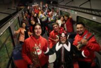 1765904844438-kereta-legendaris-la-sabana-berbalut-cahaya-natal-warga-antusias-berfoto-1765853260570_169