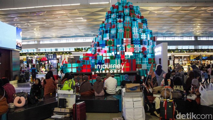 1765991205019-puncak-penumpang-pesawat-jelang-natal-diperkirakan-pada-20-desember-1765977006911_169