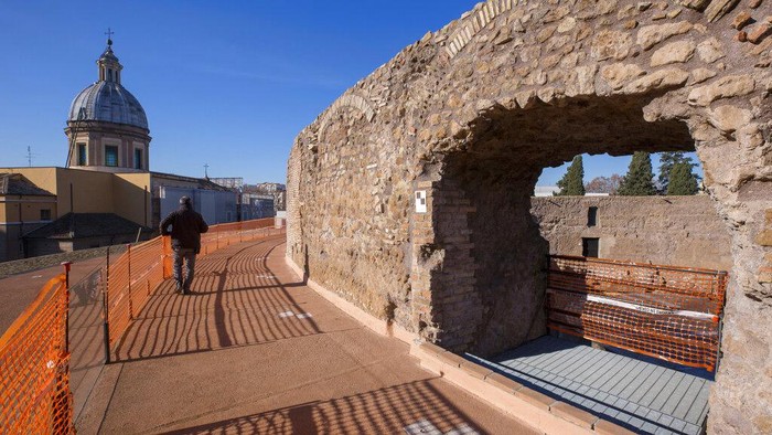 1765991407715-penampakan-makam-melingkar-terbesar-dunia-di-italia-2_169