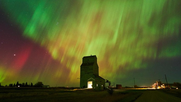 1766660790602-keindahan-aurora-borealis-di-langit-kanada-1_169