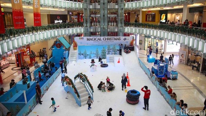 1766855205950-wahana-salju-buatan-meriahkan-libur-nataru-1766834541055_169