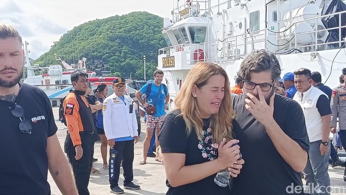 1766941643643-mar-martinez-ortuno-istri-pelatih-tim-b-wanita-los-che-valencia-cf-martin-carreras-fernando-ia-adalah-korban-selamat-kapal-wis-1766892785522_169