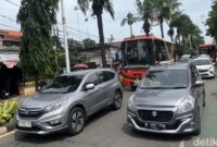 1767114422563-taman-margasatwa-ragunan-jaksel-ramai-pengunjung-lalu-lintas-jalan-harsono-rm-macet-3_169