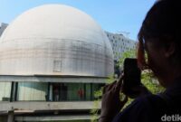1767114427890-di-bawah-kubah-bintang-planetarium-tim-kembali-menyala-1766654073164_169
