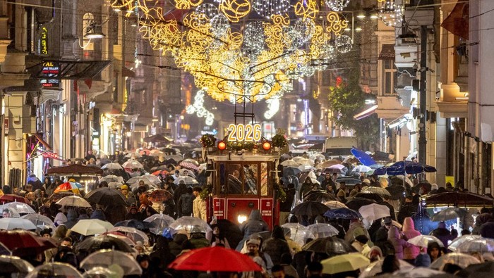 1767200897777-istanbul-bersinar-jelang-malam-tahun-baru-1767157031151_169