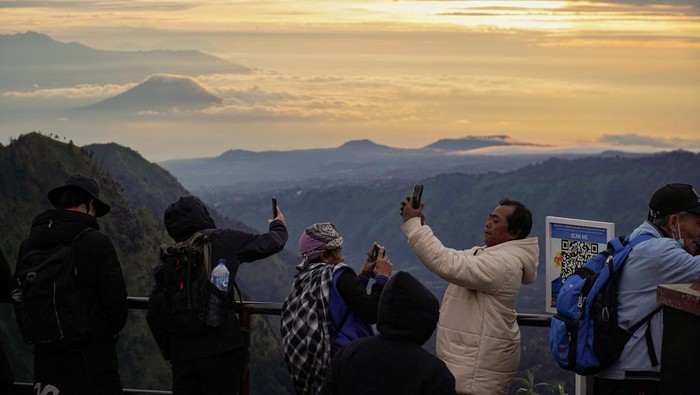 1767244161054-matahari-terbit-pertama-2026-di-gunung-bromo-1767237748269_169