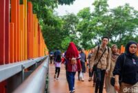 1767287323817-libur-tahun-baru-warga-padati-tebet-eco-park-1767263978282_169