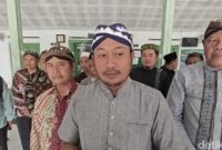 1767416982931-paku-buwono-xiv-mangkubumi-salat-jumat-di-masjid-laweyan-jumat-212025-1767341481053_169