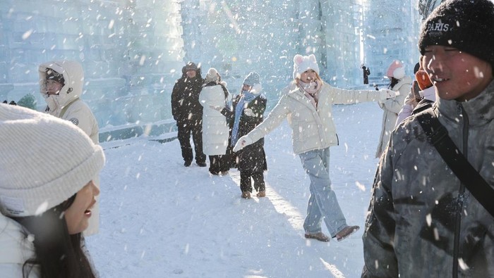 1767589707613-festival-es-terbesar-dunia-sambut-wisatawan-musim-dingin-1767538875506_169