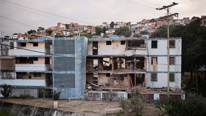 1767632817845-serangan-as-rusak-rumah-warga-venezuela-warga-kehilangan-tempat-tinggal-1767609184914_169