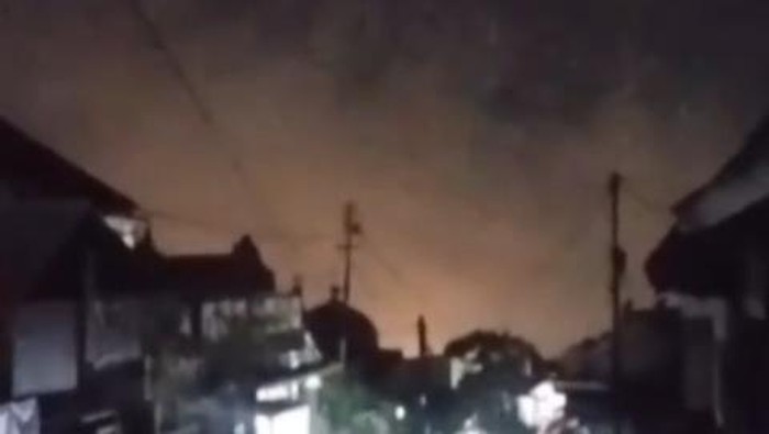 1767740741350-sinar-kemerahan-di-langit-puncak-usai-suara-dentuman-1767686305741_169