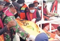 1767762537573-jenazah-diduga-anak-pelatih-sepakbola-wanita-valencia-cf-martin-carreras-fernando-tiba-di-pelabuhan-marina-labuan-bajo-selasa--1767698596637_169