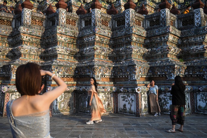 1767805627728-sehari-menjadi-ratu-di-wat-arun-thailand-7