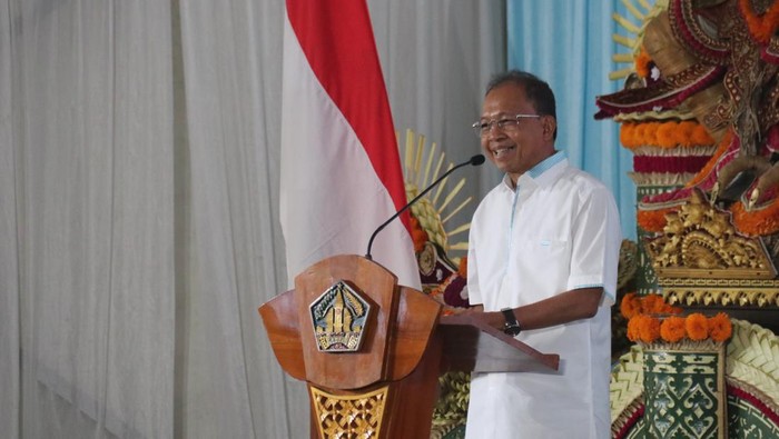 1767848916376-gubernur-bali-wayan-koster-berpidato-dalam-acara-peletakan-batu-pertama-pembangunan-jalan-pintas-singaraja-mengwitani-titik-9--1767771547392_169