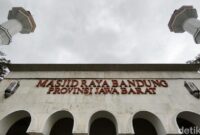 1767870463899-potret-terkini-masjid-raya-bandung-1741089523545_169