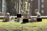 1767892047865-turis-berbikini-di-dekat-kuil-di-chiang-mai-thailand-1767860722065