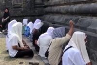1767956830616-aksi-zikir-di-candi-prambanan-1767093946053_169