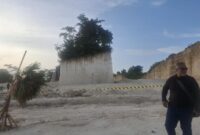 1768021669396-kondisi-bukit-kapur-di-desa-adat-kampial-kecamatan-kuta-selatan-badung-dikeruk-dan-hanya-menyisakan-pura-selasa-30122025-fabio-1767104342256_169