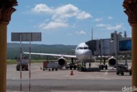 1768302458762-super-air-jet-mendarat-perdana-di-bandara-sultan-iskandar-muda-blang-bintang-aceh-besar-jumat-1462024-agus-setyadidetiksumut_169