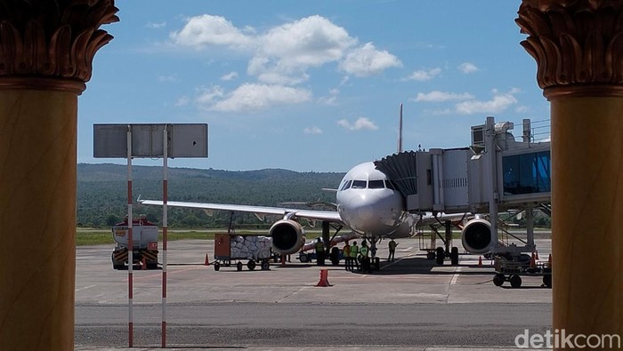 1768302458762-super-air-jet-mendarat-perdana-di-bandara-sultan-iskandar-muda-blang-bintang-aceh-besar-jumat-1462024-agus-setyadidetiksumut_169