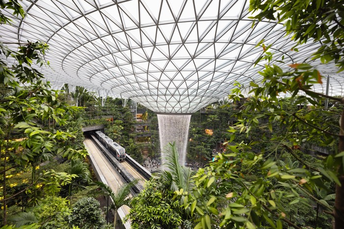 1769404200726-arsitektur-jewel-changi-airport-singapura