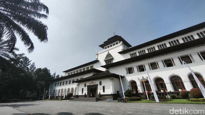 1769490502597-gedung-sate-1747293541952_169