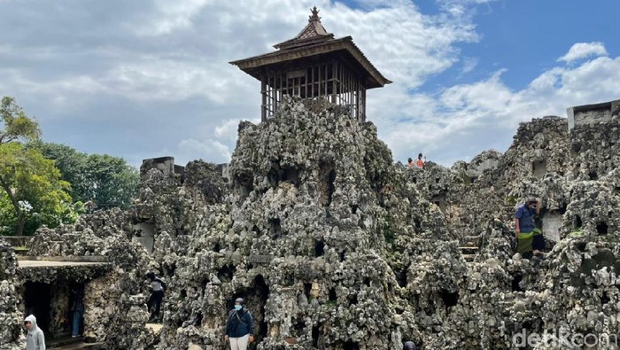 1769490509141-gua-sunyaragi-cirebon-1_169