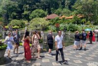 1769533751559-suasana-kunjungan-wisatawan-ke-taman-tirta-gangga-karangasem-bali-kamis-25122025-foto-i-wayan-selamat-juniasadetikbali-1767600067227_169